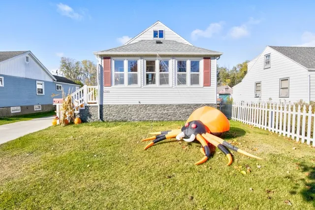 $295,000 | 4309 10th Street, Menominee, MI 49858