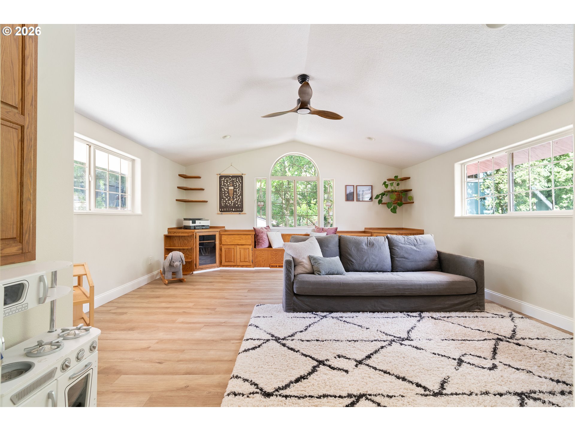 5010 Southwest Maplewood Road Portland, OR 97219 - Photo 16 of 36 Gallery Image 16