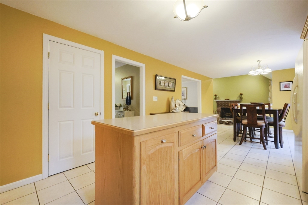 127 Hillcrest Road Northbridge, MA 01588 - Photo 12 of 38