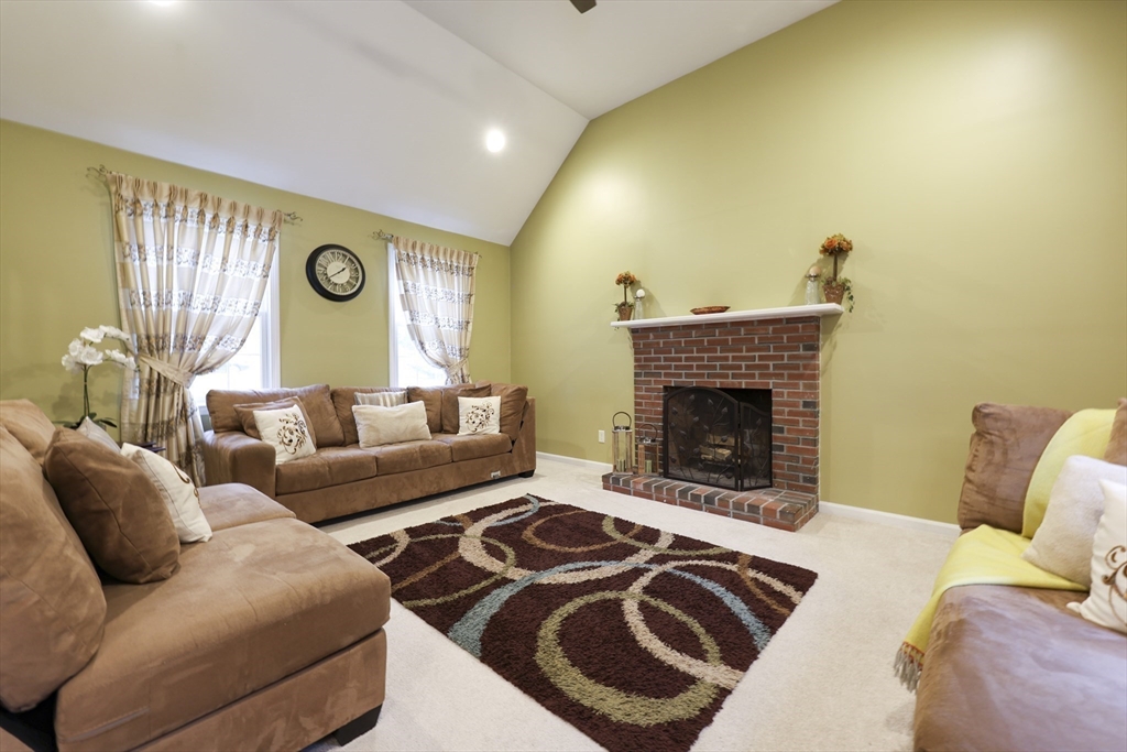 127 Hillcrest Road Northbridge, MA 01588 - Photo 13 of 38