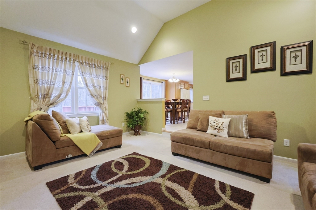 127 Hillcrest Road Northbridge, MA 01588 - Photo 14 of 38