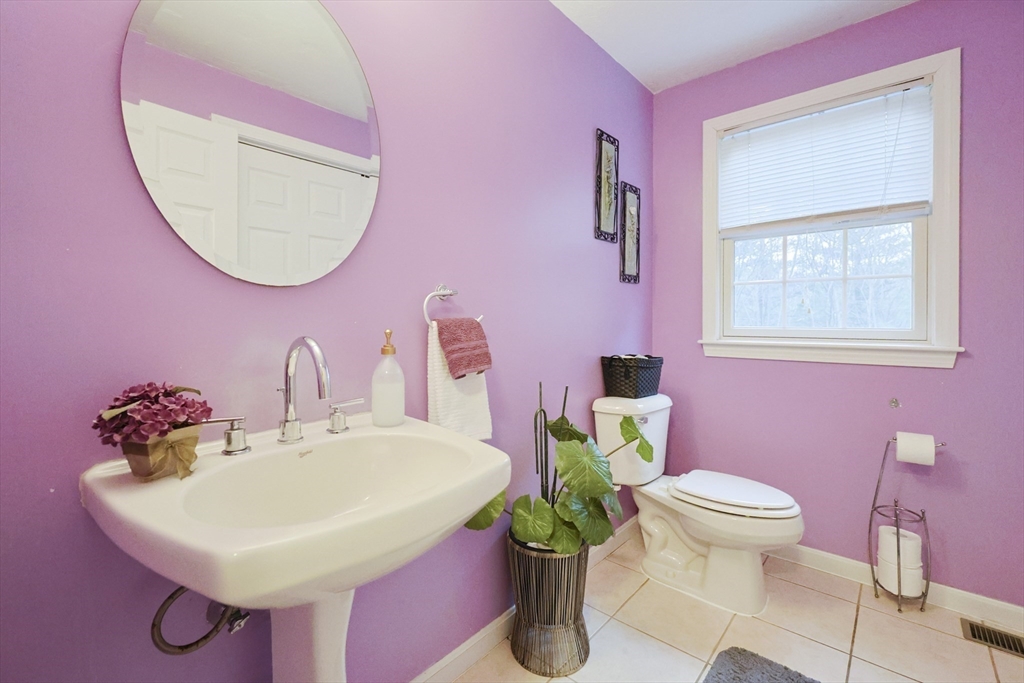 127 Hillcrest Road Northbridge, MA 01588 - Photo 16 of 38