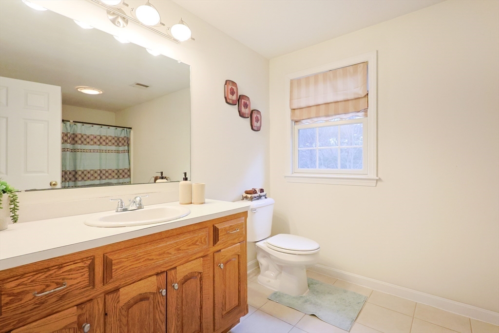 127 Hillcrest Road Northbridge, MA 01588 - Photo 21 of 38
