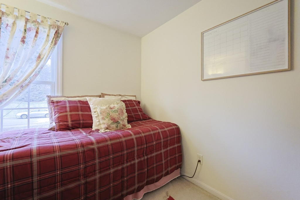 127 Hillcrest Road Northbridge, MA 01588 - Photo 27 of 38