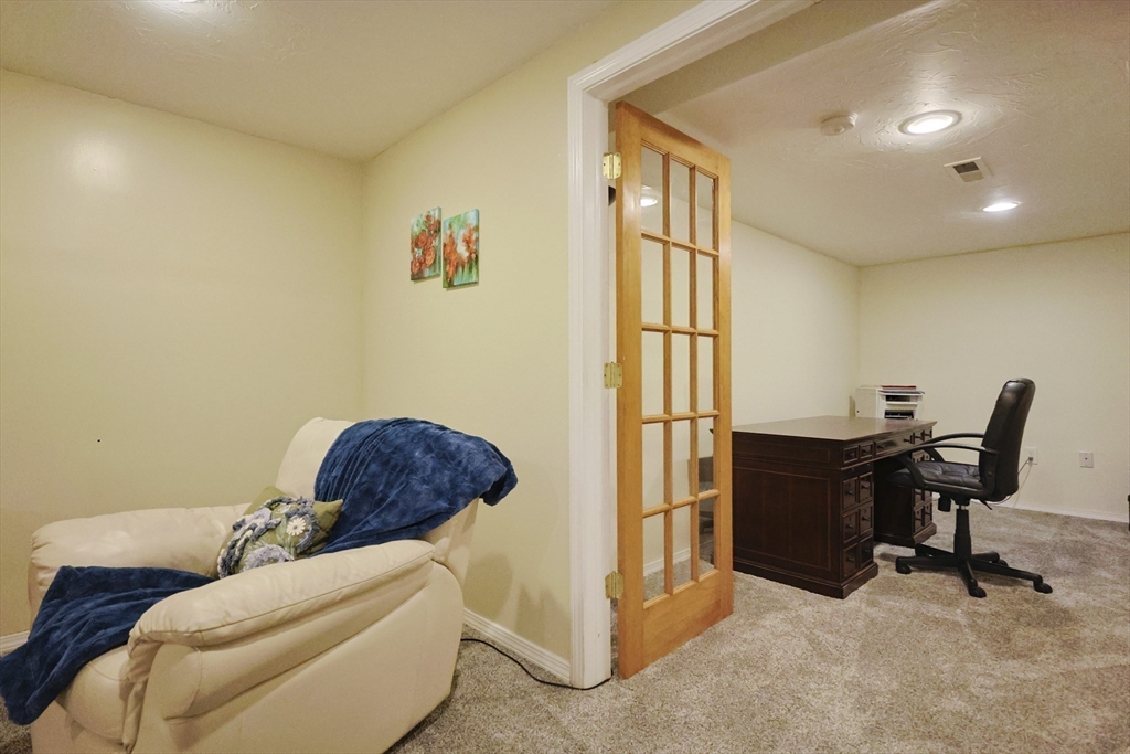 127 Hillcrest Road Northbridge, MA 01588 - Photo 33 of 38