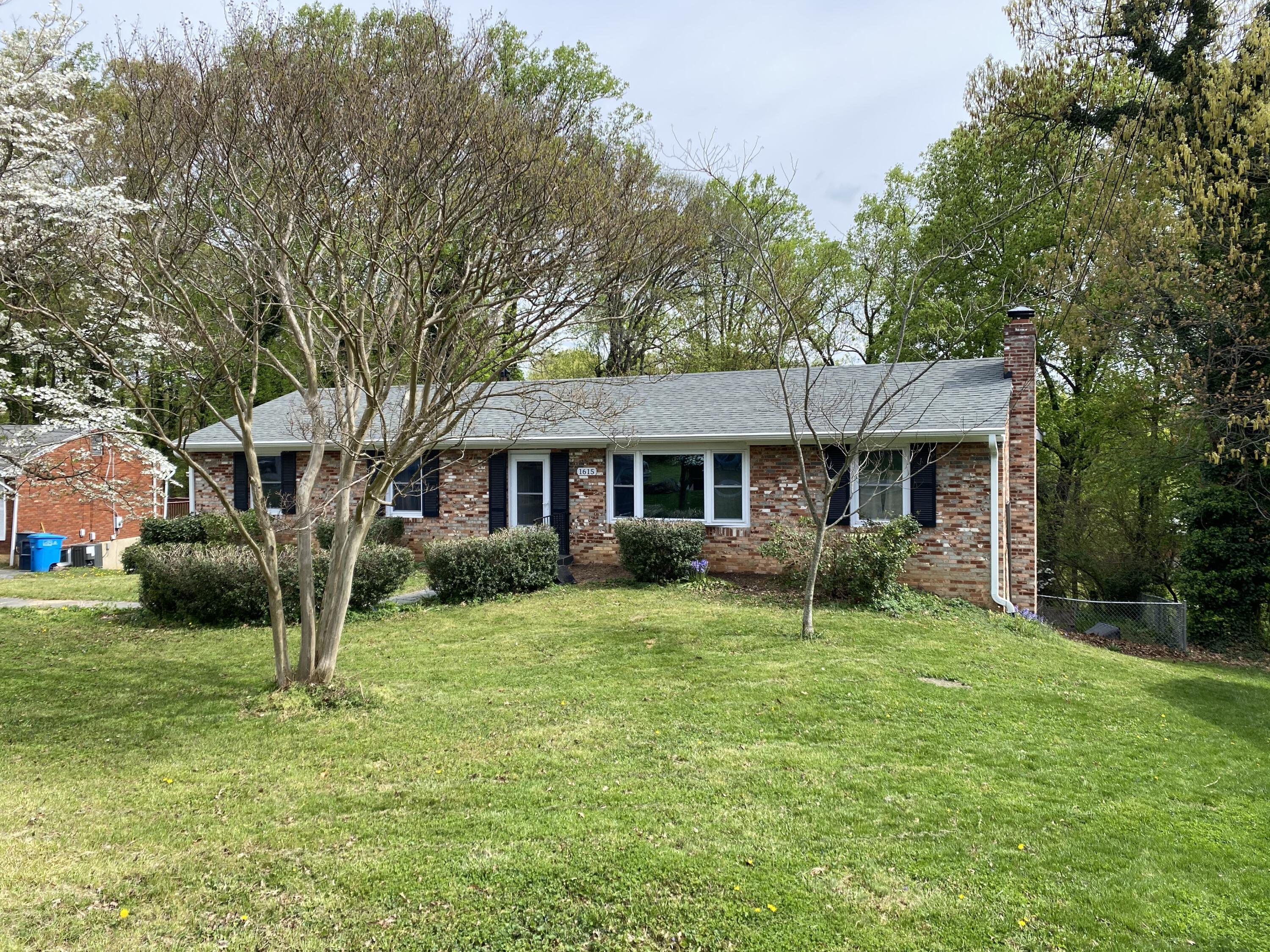1615 Sigmon Road Northwest Roanoke, VA 24017 - Photo 2 of 21 Front
