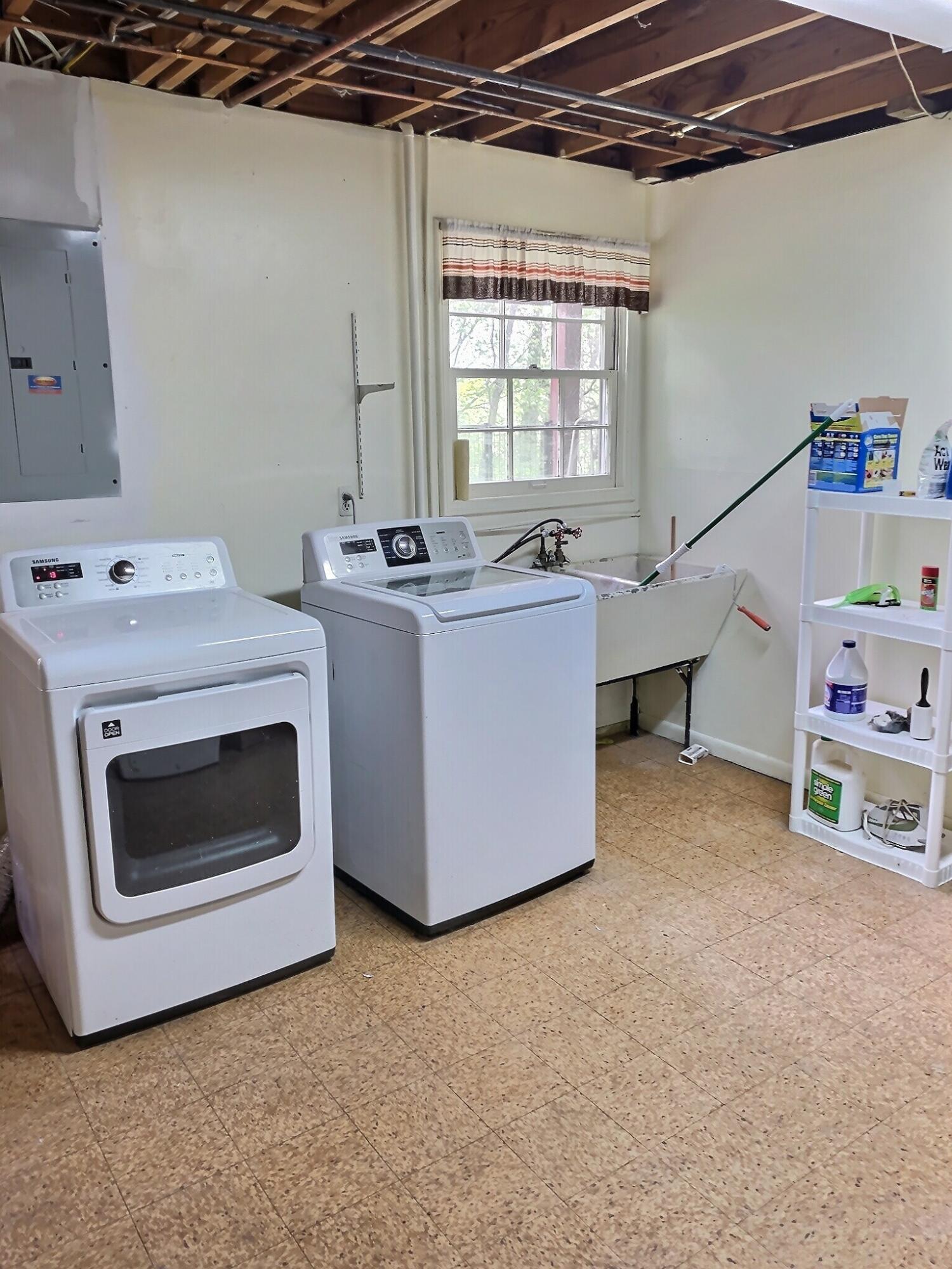 1615 Sigmon Road Northwest Roanoke, VA 24017 - Photo 16 of 21 Laundry
