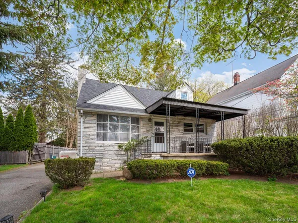 $710,000 | 16 West Maltbie Avenue, Suffern, NY 10901