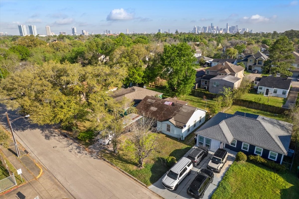 3535 Tampa Street Houston, TX 77021 - Photo 3 of 19 Home to the right is completely renovated iwth everything new and modern. The area is revitalizing