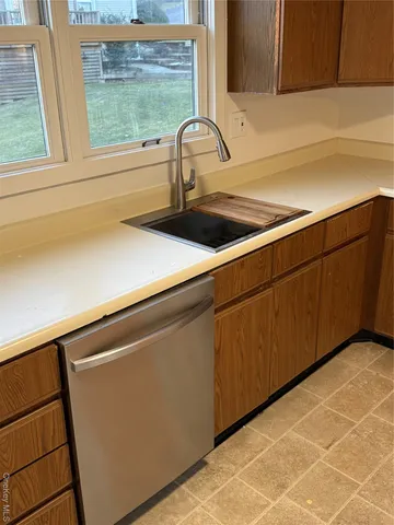 a close view of sink and tap