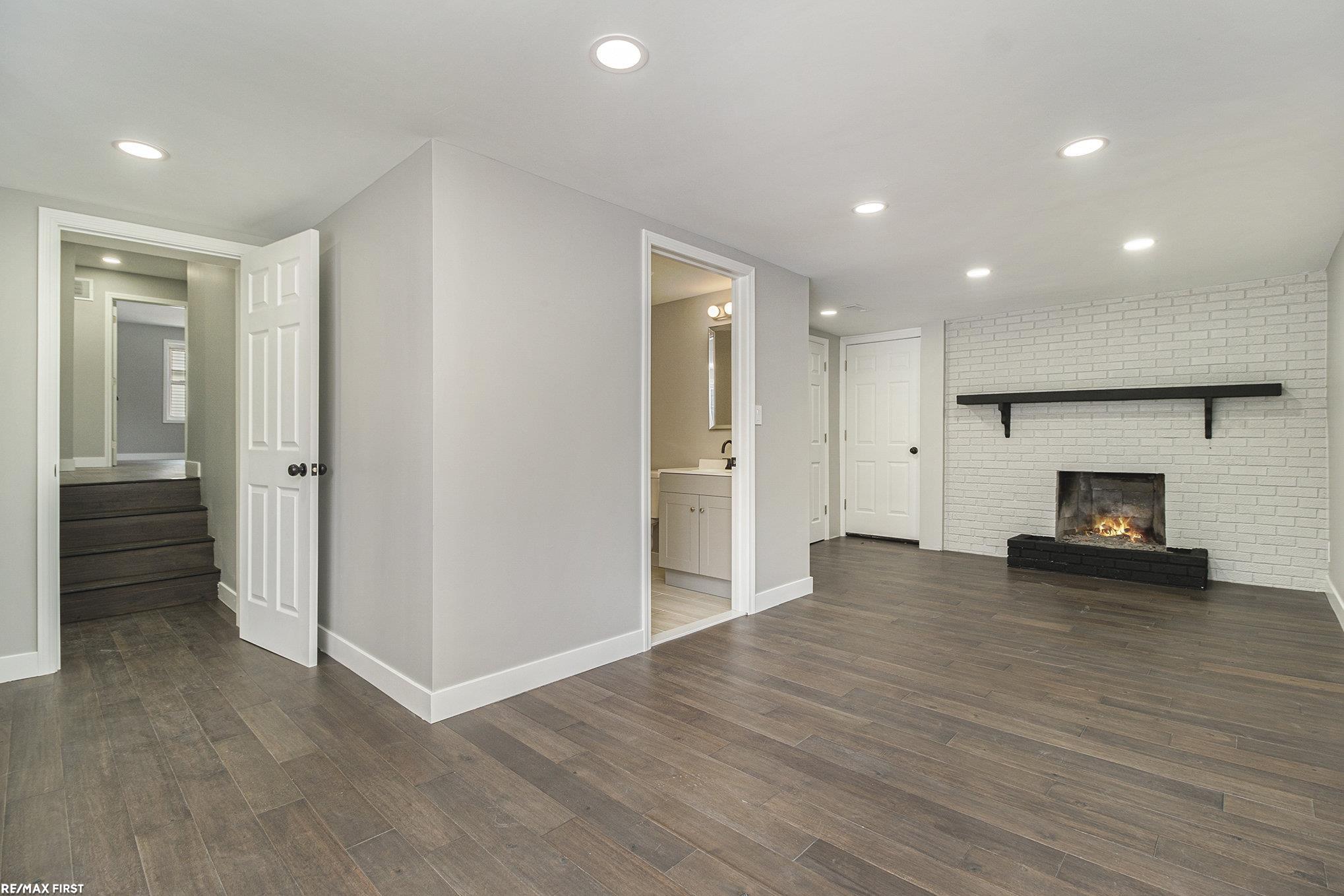 2196 Allerton Road Auburn Hills, MI 48326 - Photo 3 of 25 50133741-9bde7717-35de-478a-a931-c2956a78ea8e.JPG