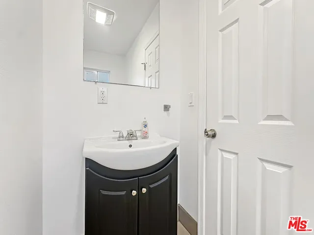 $3,000 | 10328 Firmona Avenue, Inglewood, CA 90304