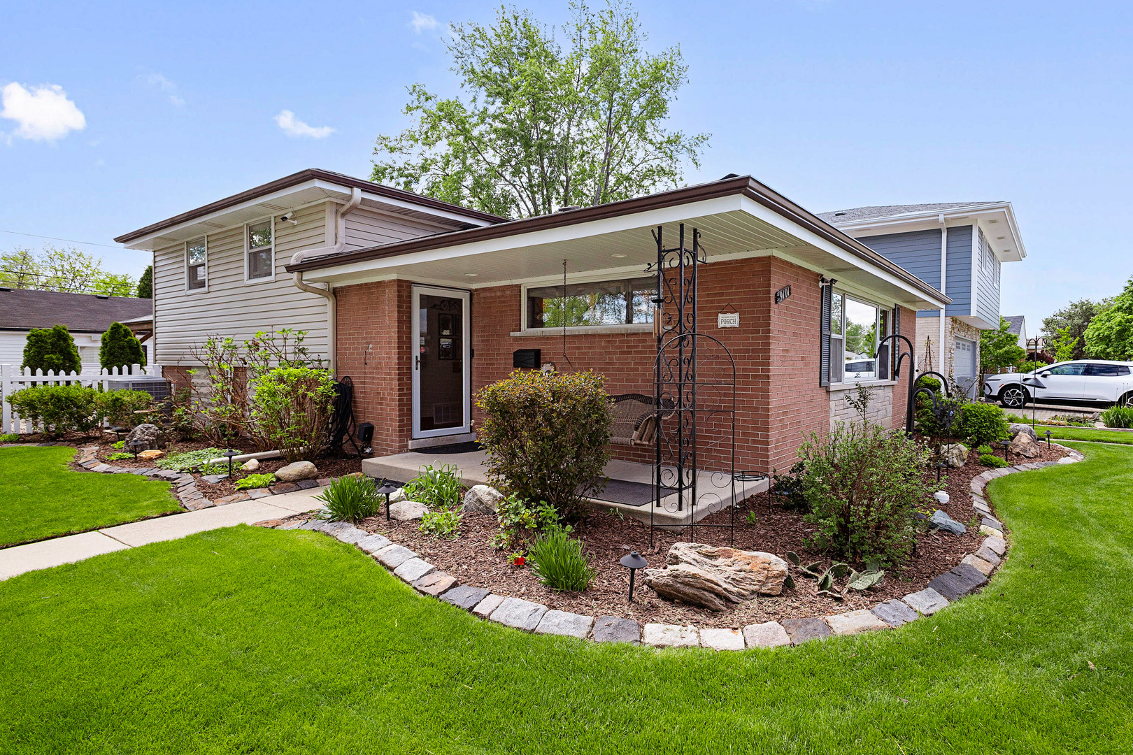 9101 27th Street Brookfield, IL 60513 - Photo 1 of 24