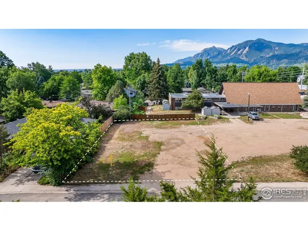 a picture of city view with outdoor space