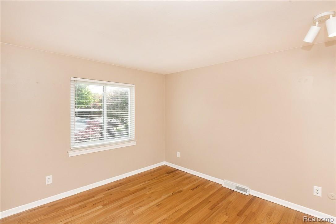 457 Baldwin Avenue Rochester, MI 48307 - Photo 9 of 18 Baldwin-17.jpg