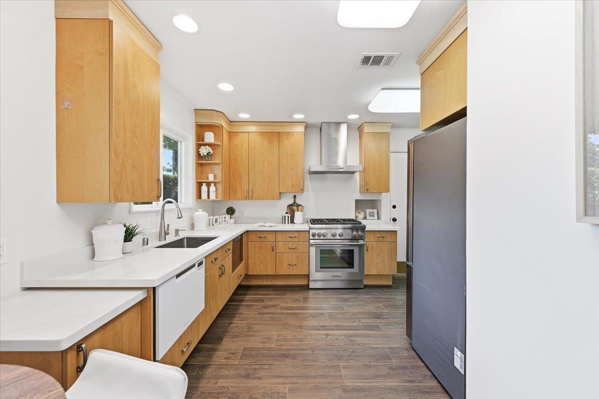 402 Stephen Road San Mateo, CA 94403 - Photo 8 of 25