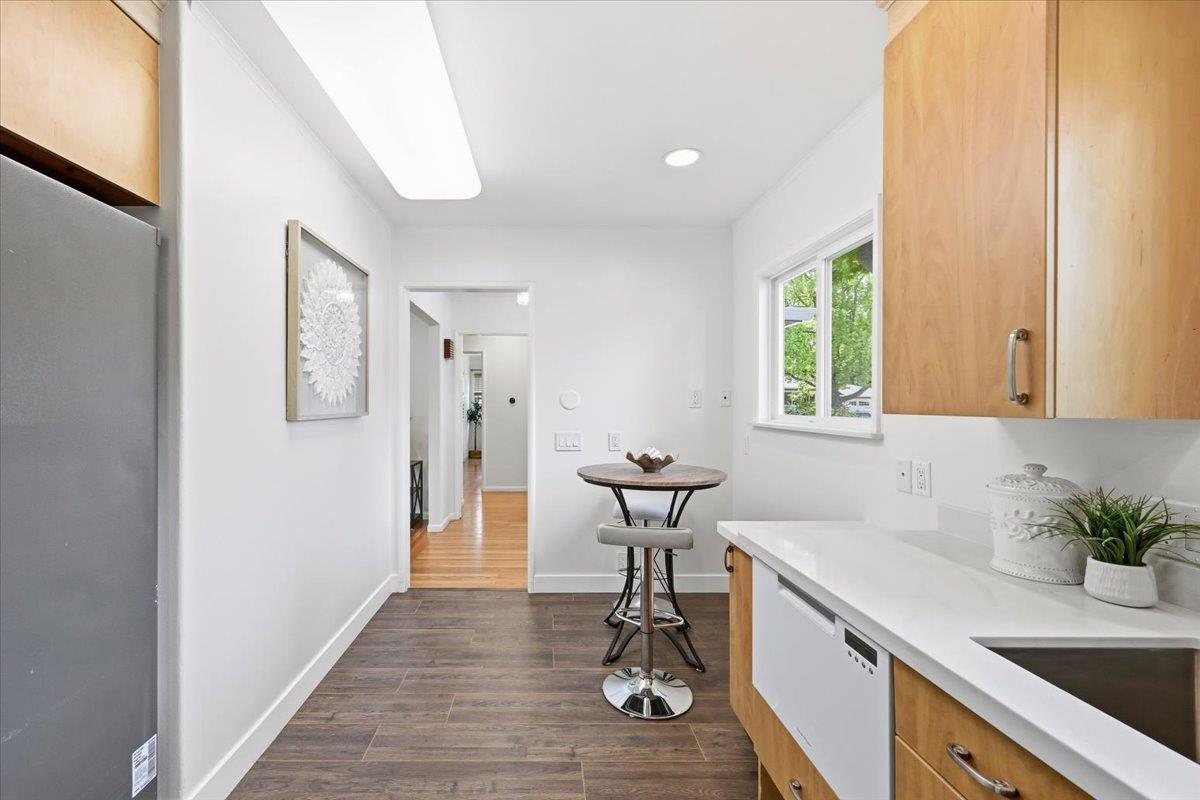 402 Stephen Road San Mateo, CA 94403 - Photo 9 of 25