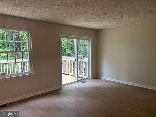 7910 Della Rosa Court Pasadena, MD 21122 - Photo 6 of 15 living room