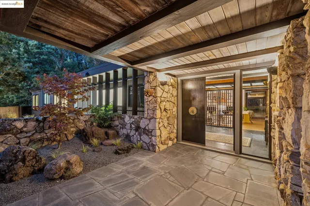 a view of an entrance to house