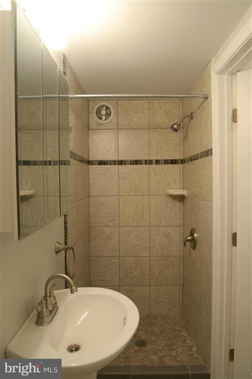408 Torner Road Baltimore, MD 21221 - Photo 22 of 24 Lower Level Bath