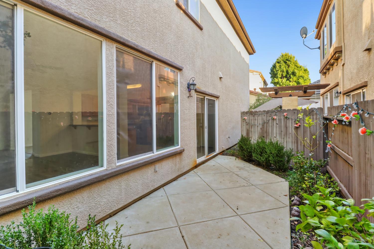 11832 Stoney Ridge Way Rancho Cordova, CA 95742 - Photo 40 of 44 a view of a building with a garden