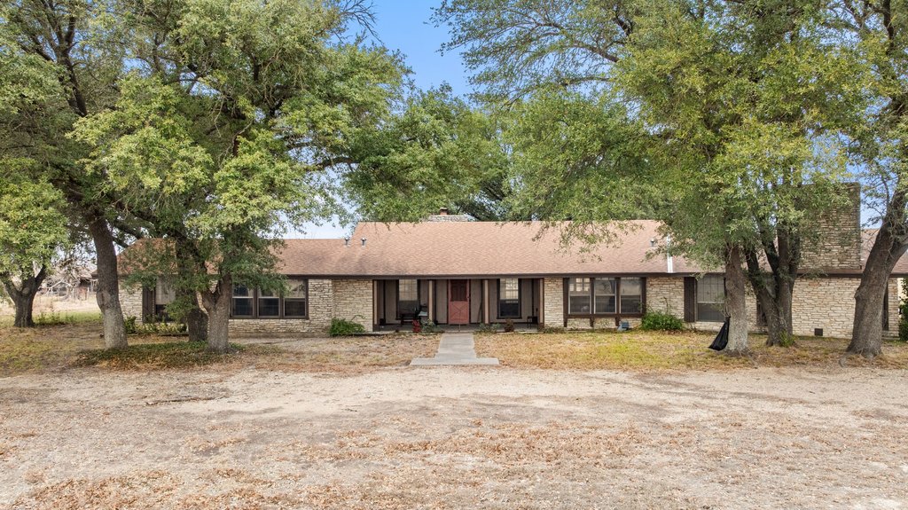 9562 Highway 53 Temple, TX 76501 - Photo 40 of 40 a front view of a house with a yard