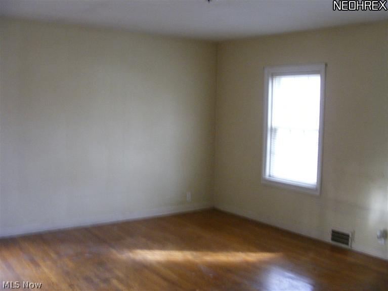 3472 Edison Road Cleveland, OH 44121 - Photo 3 of 5