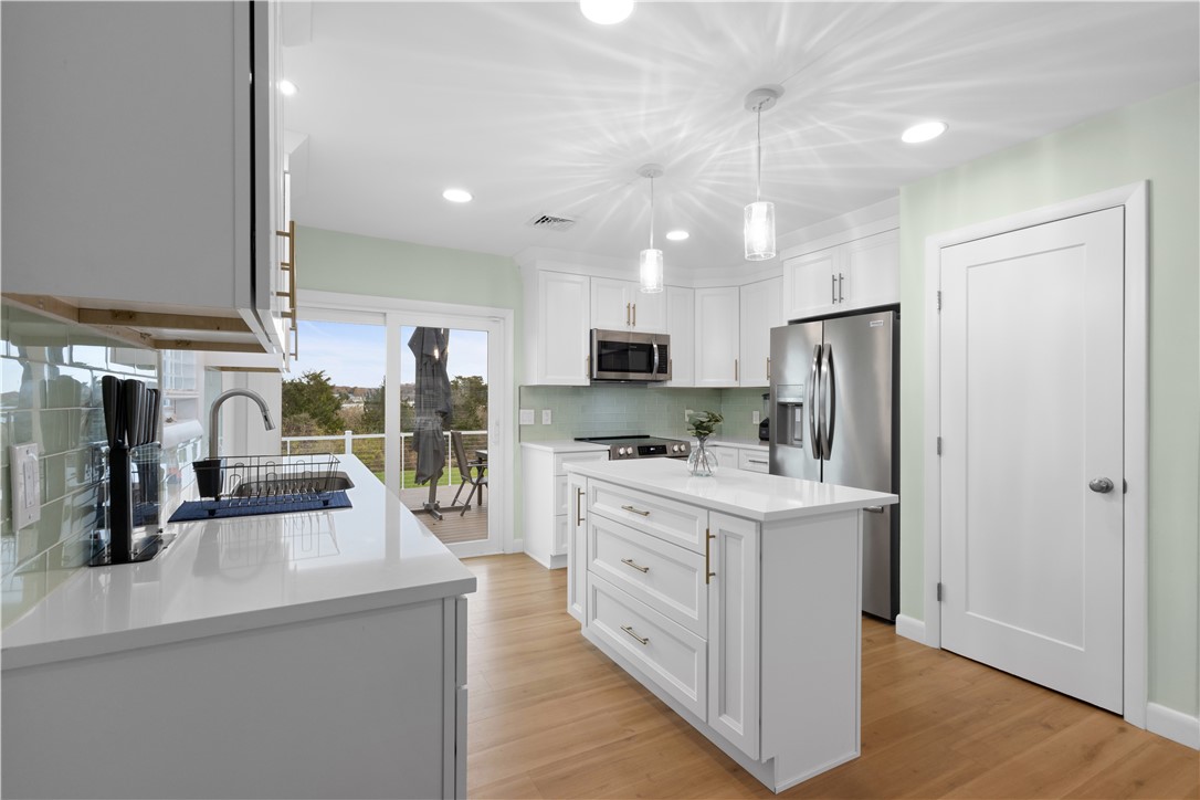 446 Atlantic Avenue Westerly, RI 02891 - Photo 4 of 36