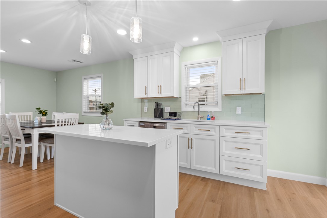 446 Atlantic Avenue Westerly, RI 02891 - Photo 5 of 36