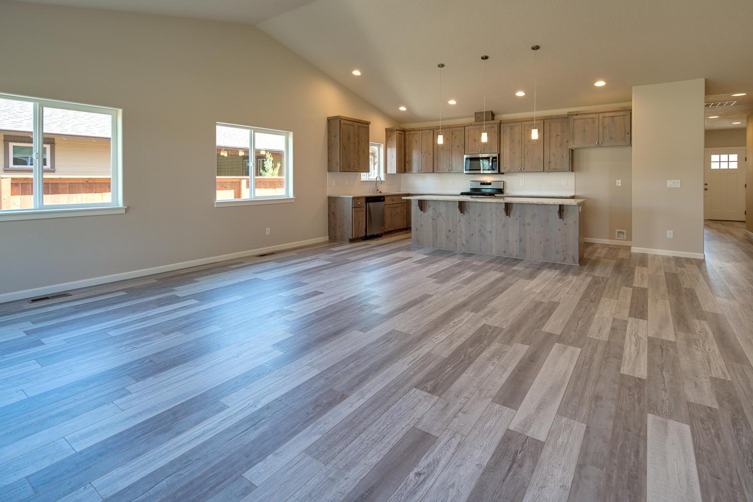 789 Northwest Rimrock Drive Redmond, OR 97756 - Photo 8 of 29 789RimrockDr-035