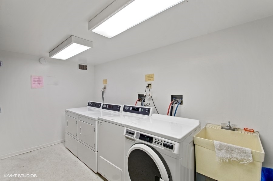6102 North Sheridan Road, Unit 410 Chicago, IL 60660 - Photo 6 of 12 a utility room with dryer and washer