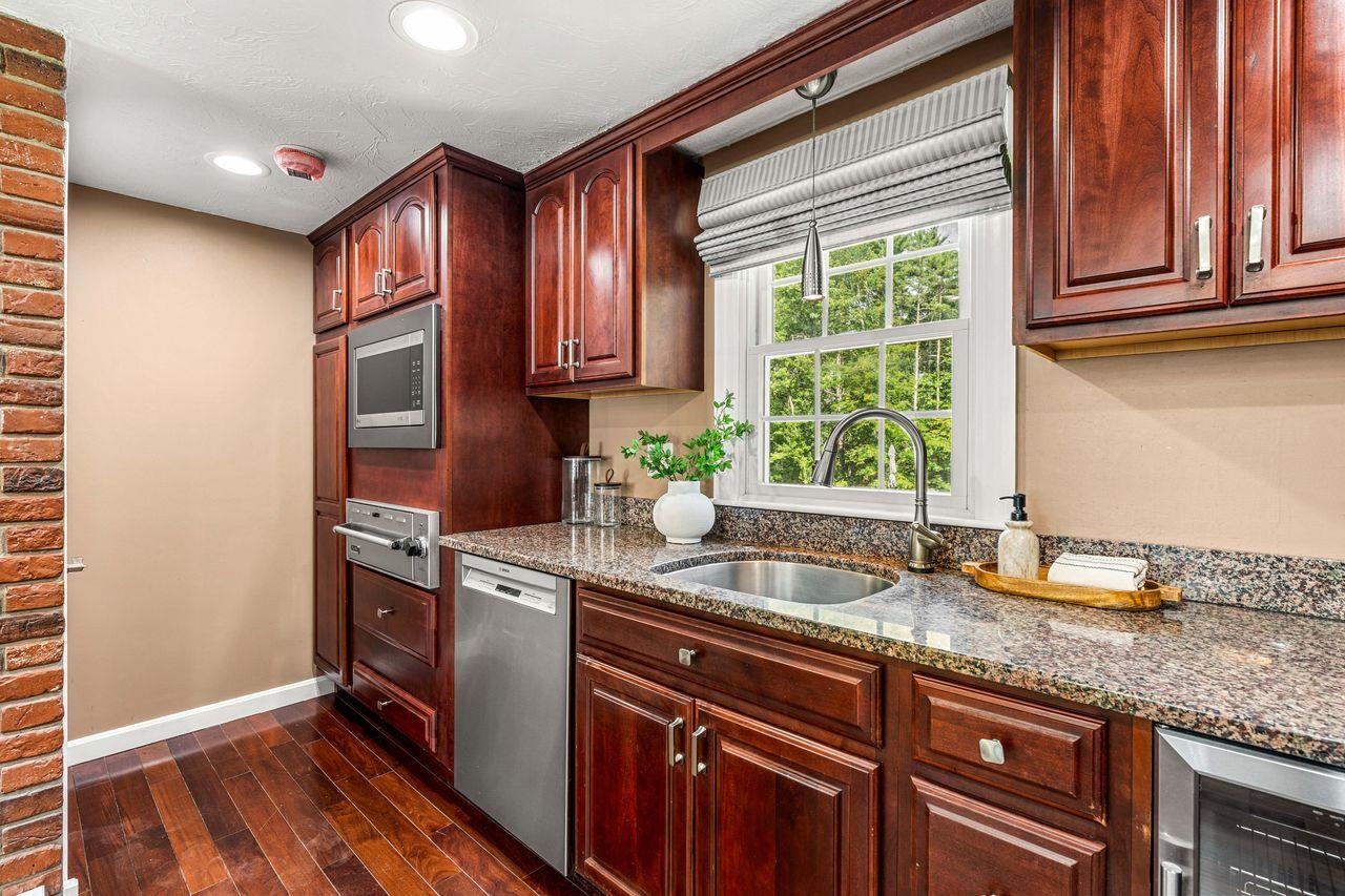 224 New Boston Road Goffstown, NH 03045 - Photo 10 of 60 Gallery Image 10