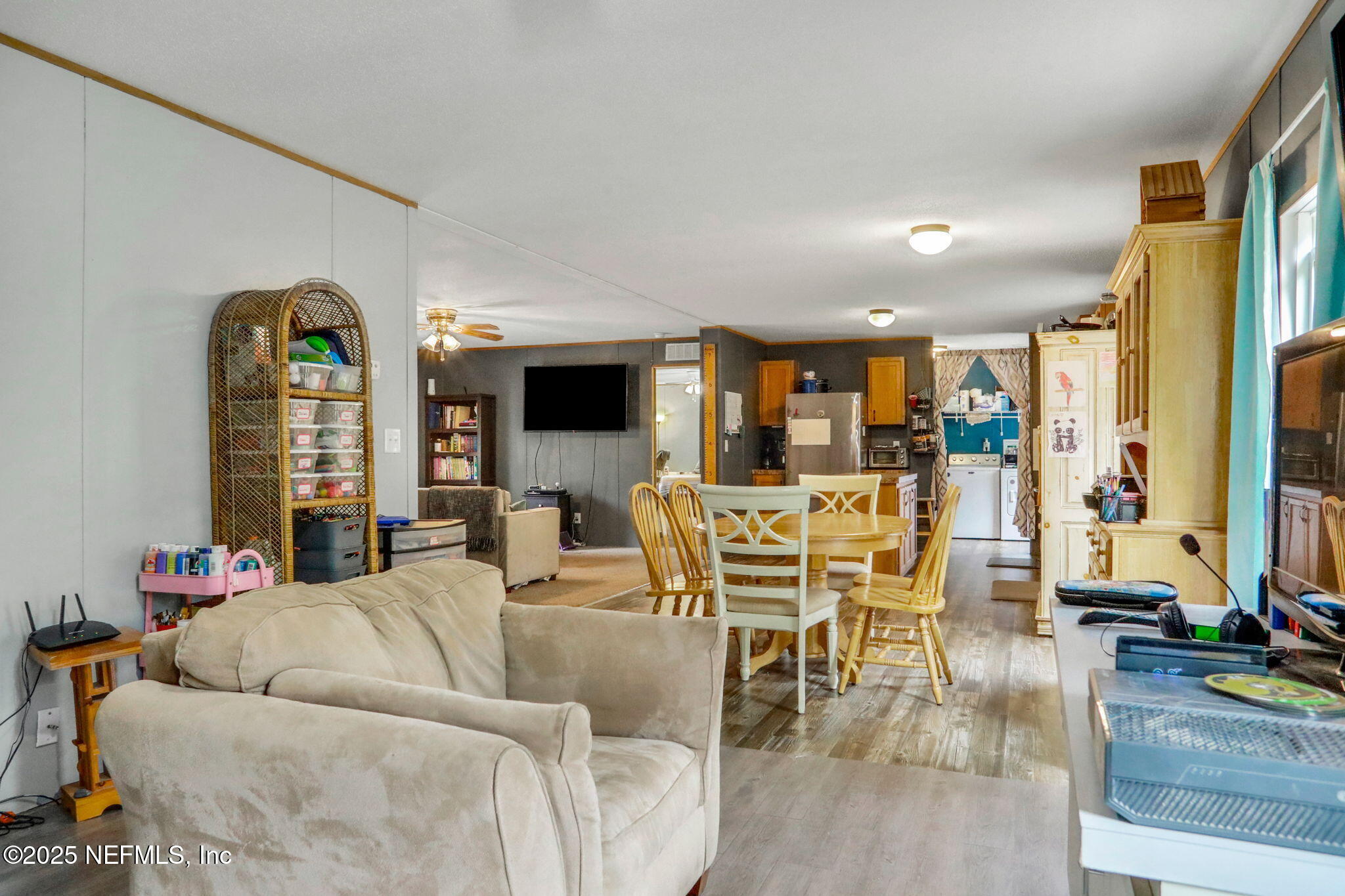 4527 Bondarenko Road Keystone Heights, FL 32656 - Photo 16 of 56 a living room with furniture and a flat screen tv