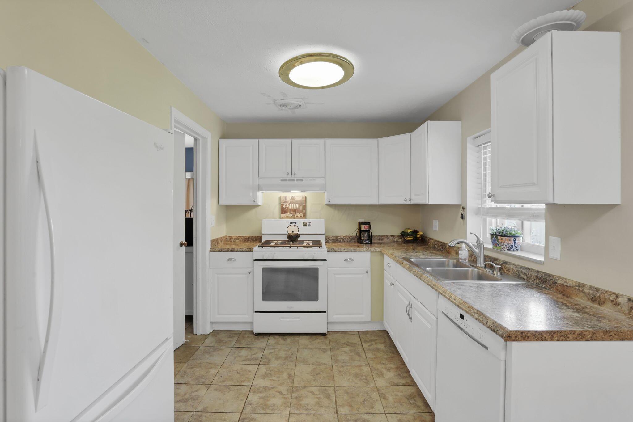 1205 Kenwick Road Columbus, OH 43209 - Photo 15 of 47 Kitchen 1