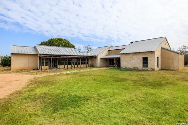 $1,495,000 | 957 Cedar Hills Drive, Fredericksburg, TX 78624