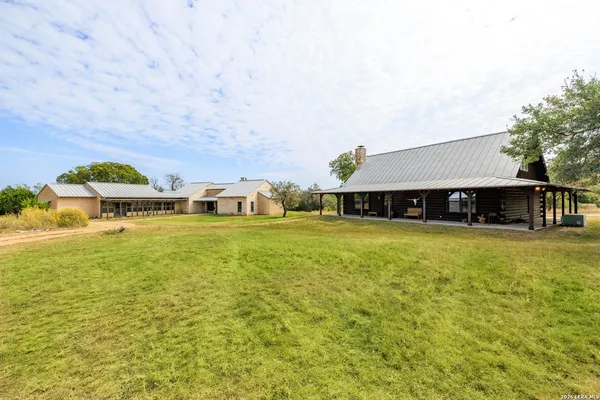 $1,495,000 | 957 Cedar Hills Drive, Fredericksburg, TX 78624