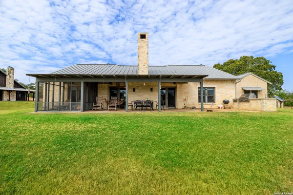 $1,495,000 | 957 Cedar Hills Drive, Fredericksburg, TX 78624