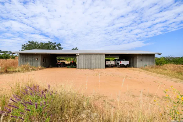 $1,495,000 | 957 Cedar Hills Drive, Fredericksburg, TX 78624