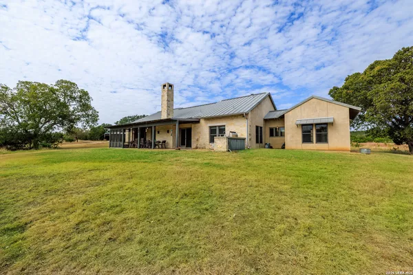 $1,495,000 | 957 Cedar Hills Drive, Fredericksburg, TX 78624