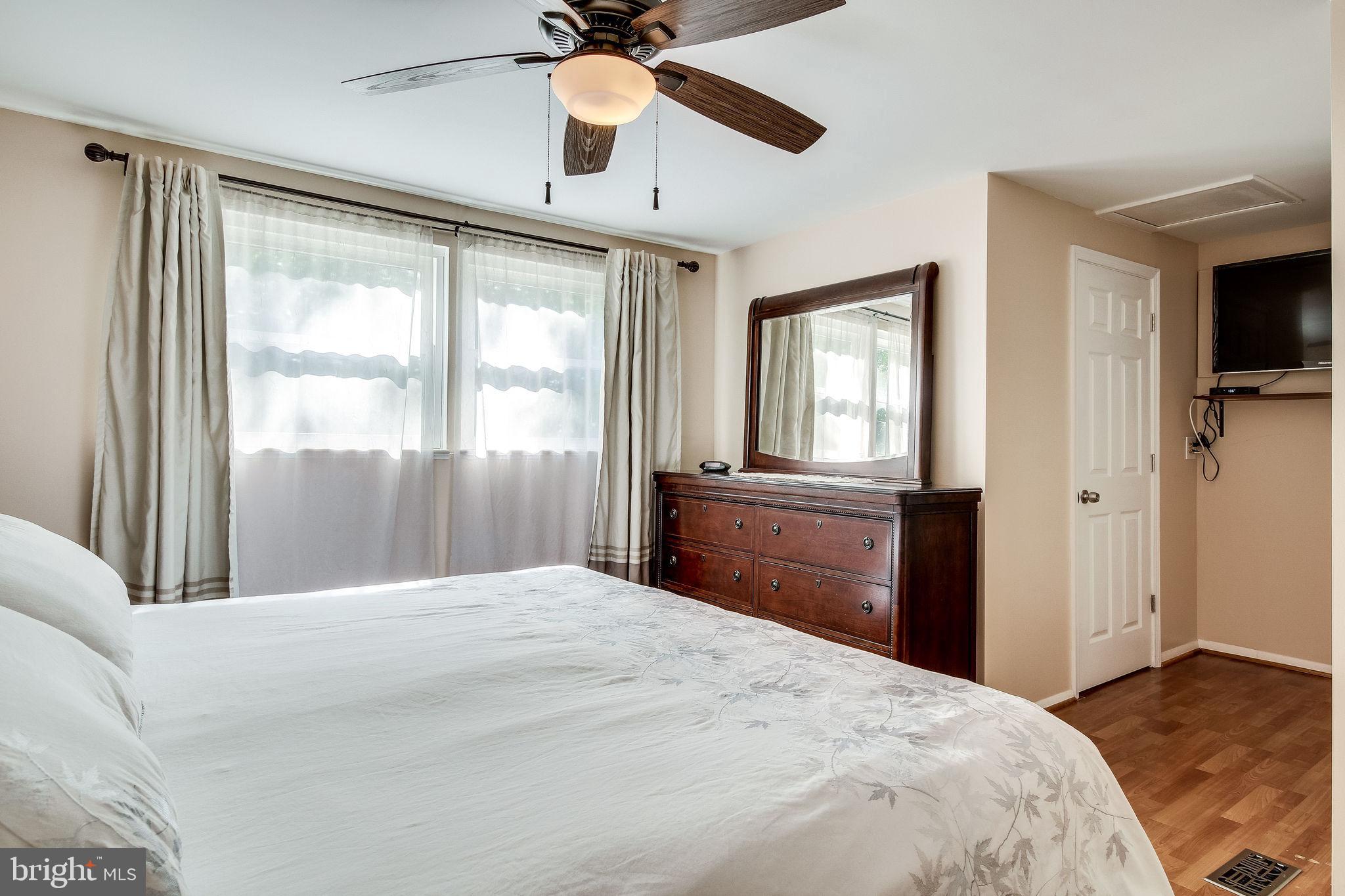 8180 Dark Den Circle Springfield, VA 22153 - Photo 10 of 30 Gallery Image 10