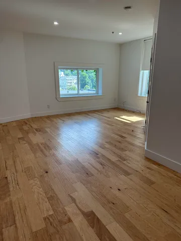 $2,350 | 4 Elliot Street, Unit 8, Brattleboro, VT 05301