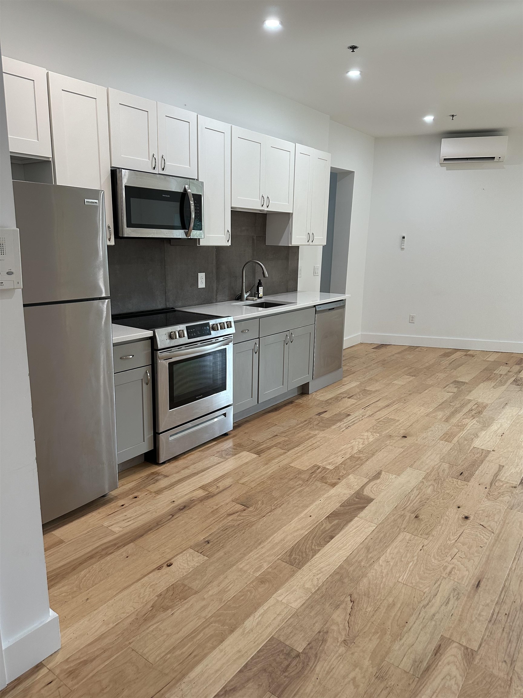 4 Elliot Street, Unit 8 Brattleboro, VT 05301 - Photo 4 of 13