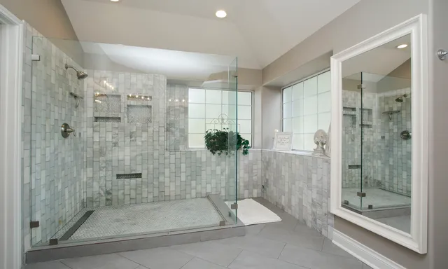 a en suite bathroom with a double vanity sink and a mirror