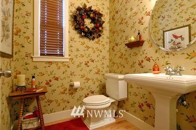 25527 Southeast 275th Place Maple Valley, WA 98038 - Photo 12 of 20 a bathroom with a sink and a toilet