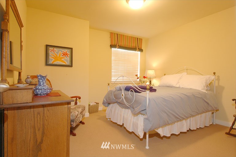 25527 Southeast 275th Place Maple Valley, WA 98038 - Photo 13 of 20 a bedroom with double bed and a window