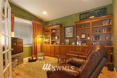 25527 Southeast 275th Place Maple Valley, WA 98038 - Photo 3 of 20 a living room with furniture