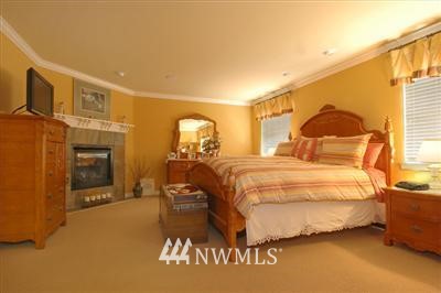 25527 Southeast 275th Place Maple Valley, WA 98038 - Photo 8 of 20 a bedroom with a bed and flowerpot
