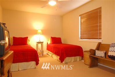 25527 Southeast 275th Place Maple Valley, WA 98038 - Photo 10 of 20 a bedroom with a bed and a couch