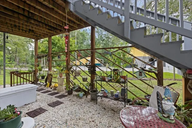 a view of an outdoor space