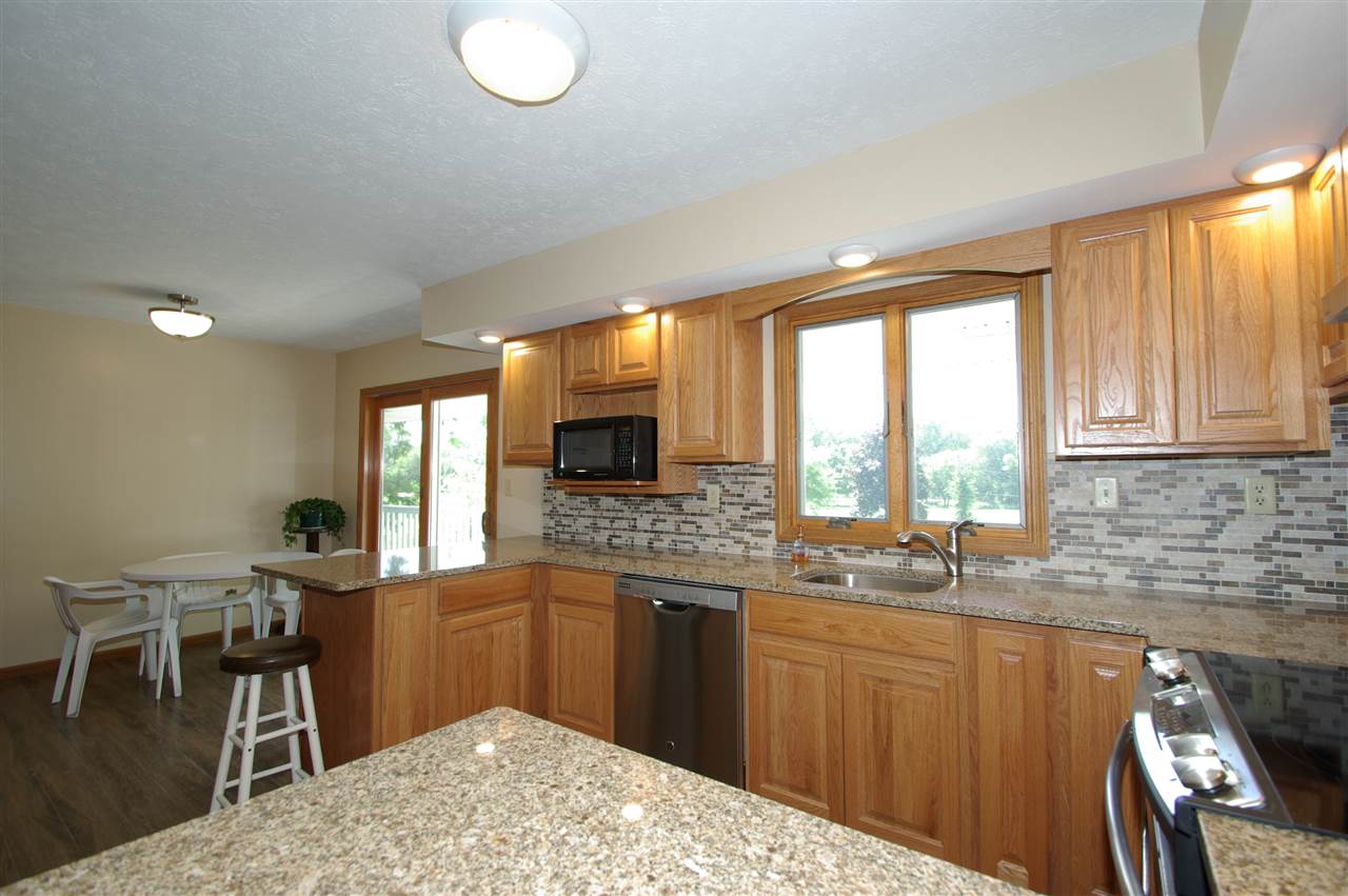 6985 West Gate Road Roscoe, IL 61073 - Photo 4 of 25 Gallery Image 4
